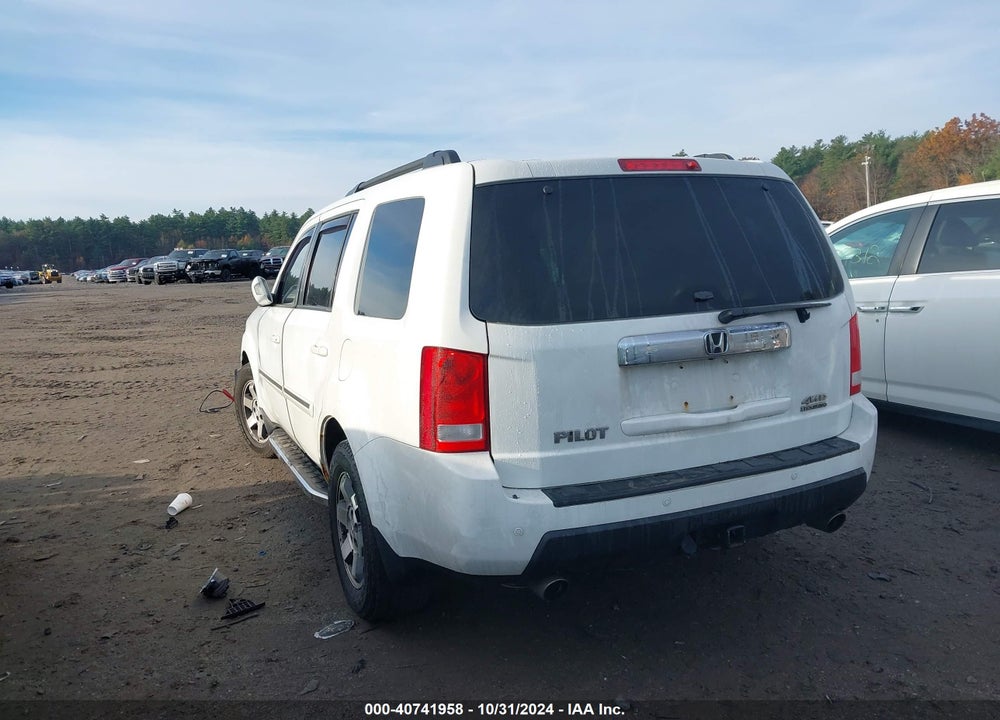 2010 HONDA PILOT TOURING VIN: 5FNYF4H94AB023344