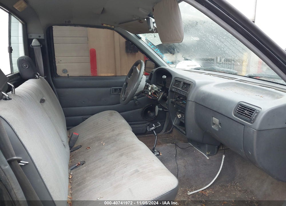 1994 NISSAN TRUCK XE VIN: 1N6SD11S1RC331018