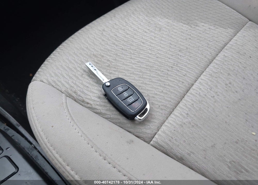 2017 HYUNDAI SANTA FE SPORT 2.4L VIN: 5XYZTDLBXHG403086