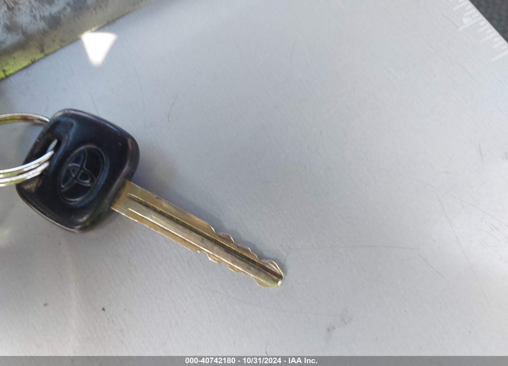 2003 TOYOTA MATRIX STANDARD VIN: 2T1KR32E43C163169