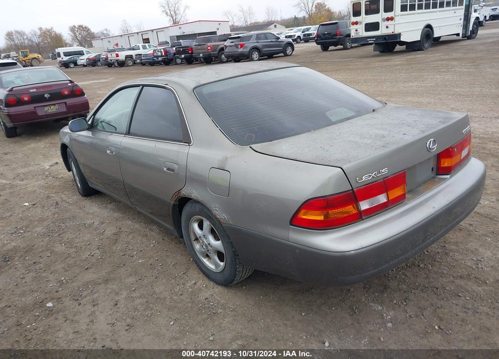 1997 LEXUS ES 300 VIN: JT8BF22G9V0009217