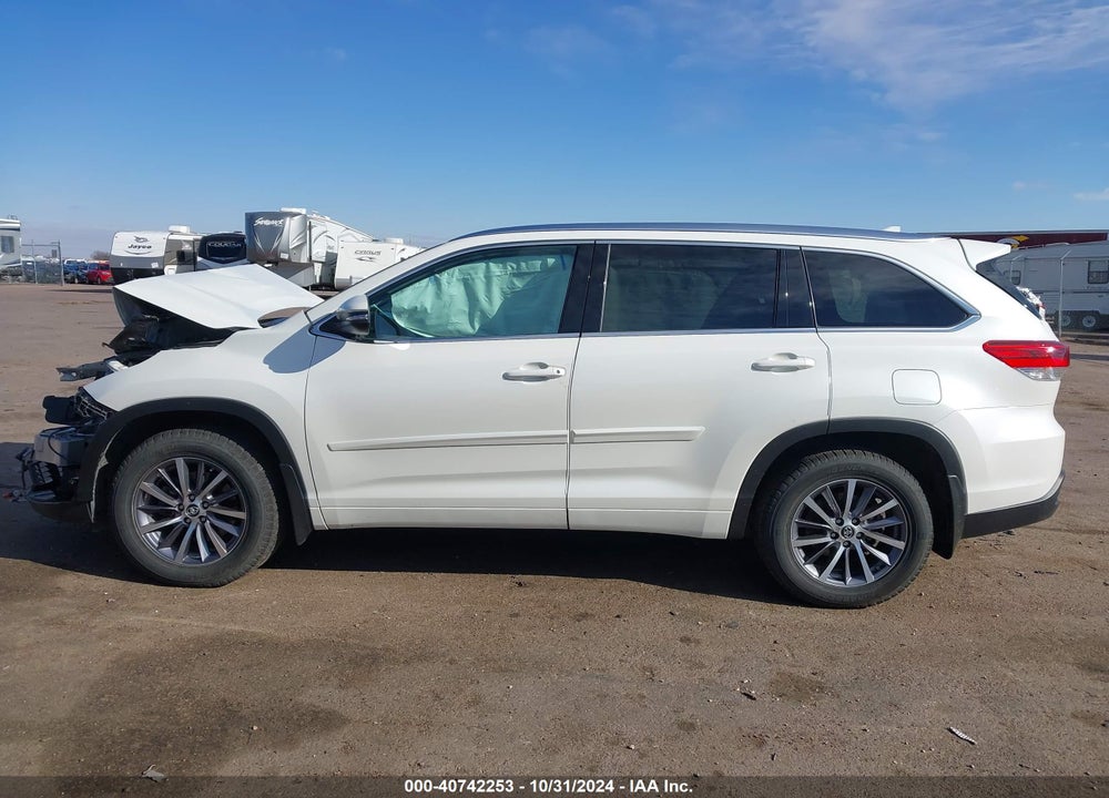 2017 TOYOTA HIGHLANDER XLE VIN: 5TDJZRFH2HS519670