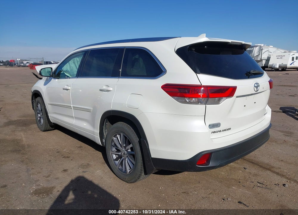2017 TOYOTA HIGHLANDER XLE VIN: 5TDJZRFH2HS519670