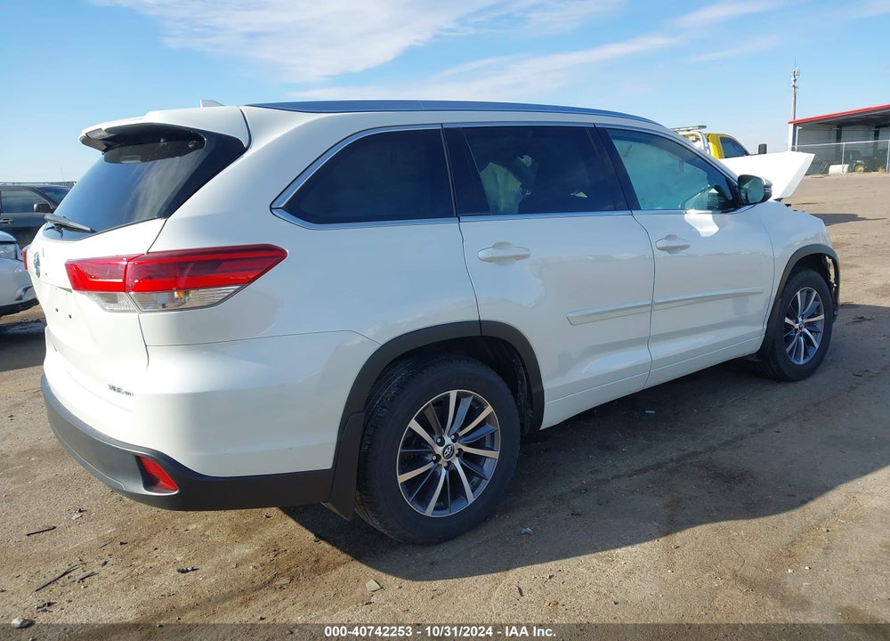 2017 TOYOTA HIGHLANDER XLE VIN: 5TDJZRFH2HS519670