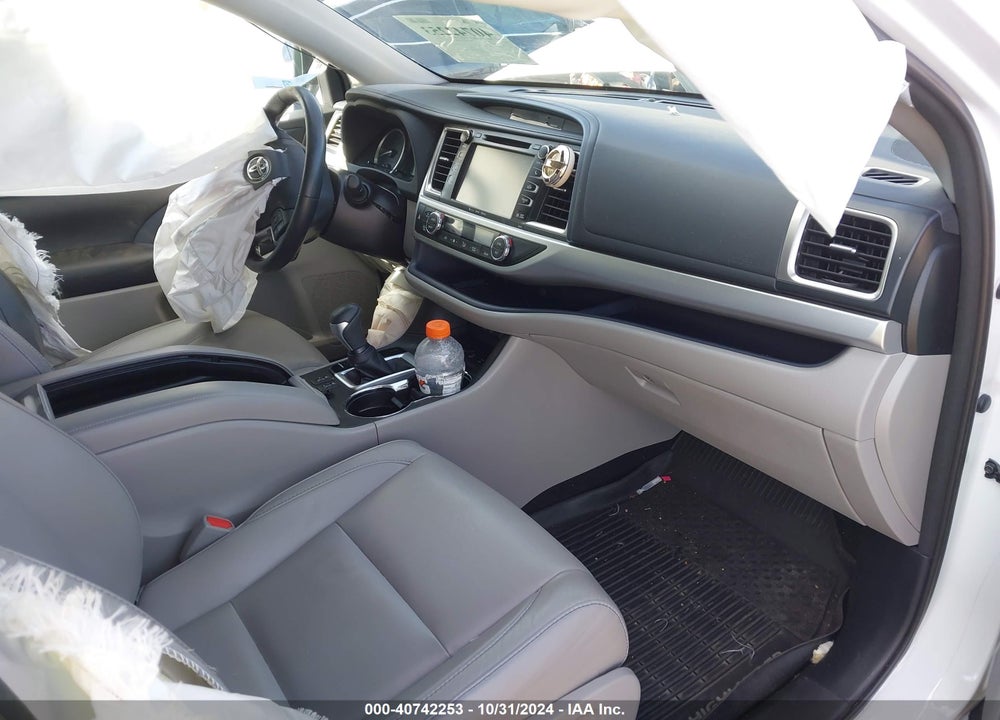 2017 TOYOTA HIGHLANDER XLE VIN: 5TDJZRFH2HS519670
