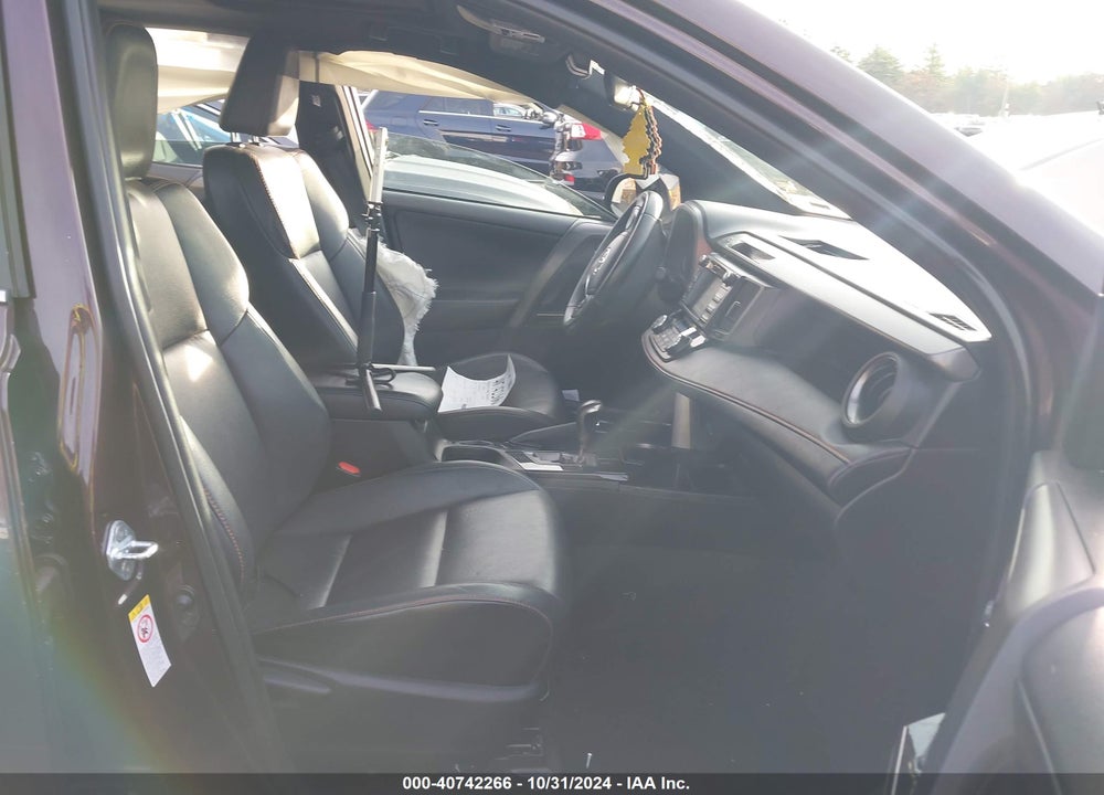 2017 TOYOTA RAV4 SE VIN: 2T3JFREV5HW635637