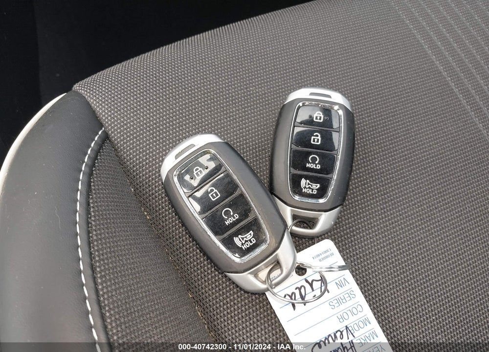 2023 HYUNDAI VENUE LIMITED VIN: KMHRC8A35PU220951