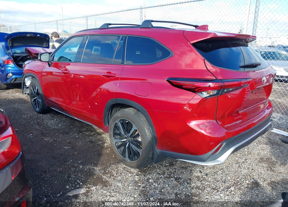 2022 TOYOTA HIGHLANDER XSE VIN: 5TDLZRBH4NS257810