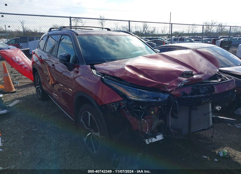 2022 TOYOTA HIGHLANDER XSE VIN: 5TDLZRBH4NS257810