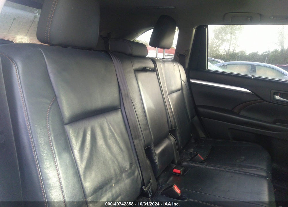 2014 TOYOTA HIGHLANDER XLE V6 VIN: 5TDJKRFH9ES013091