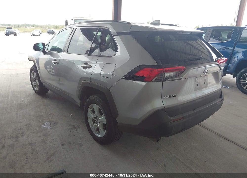 2021 TOYOTA RAV4 XLE VIN: 2T3W1RFV4MC086124
