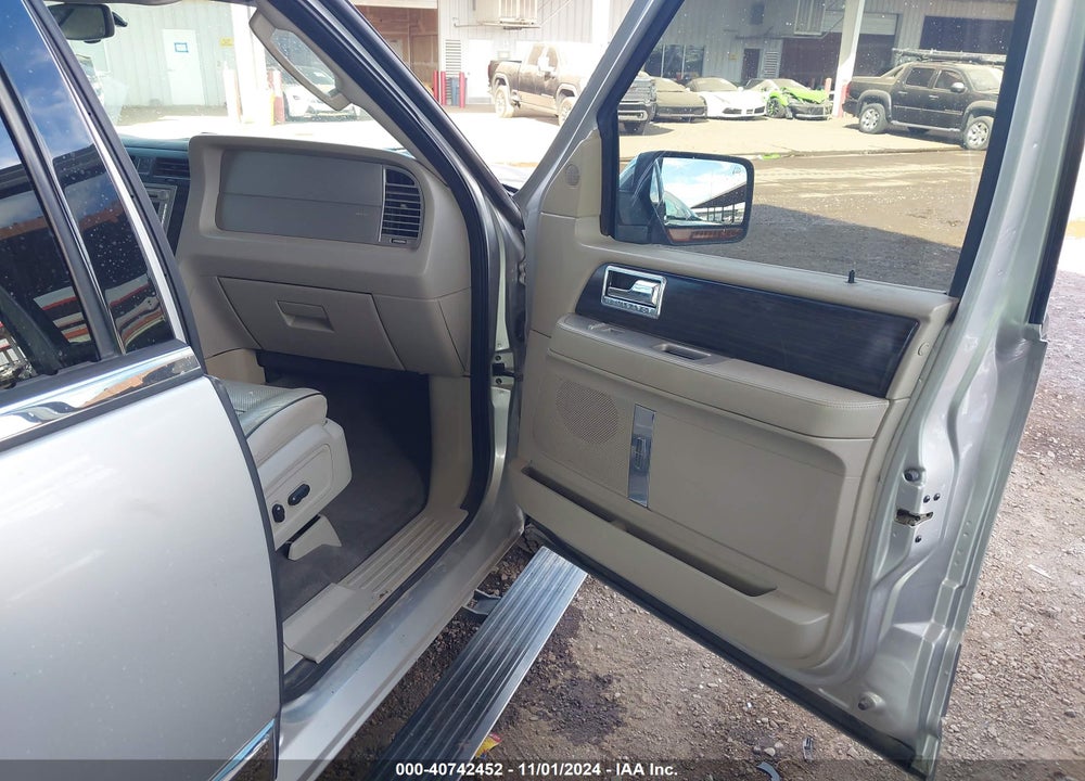 2007 LINCOLN NAVIGATOR ULTIMATE VIN: 5LMFU28547LJ18001