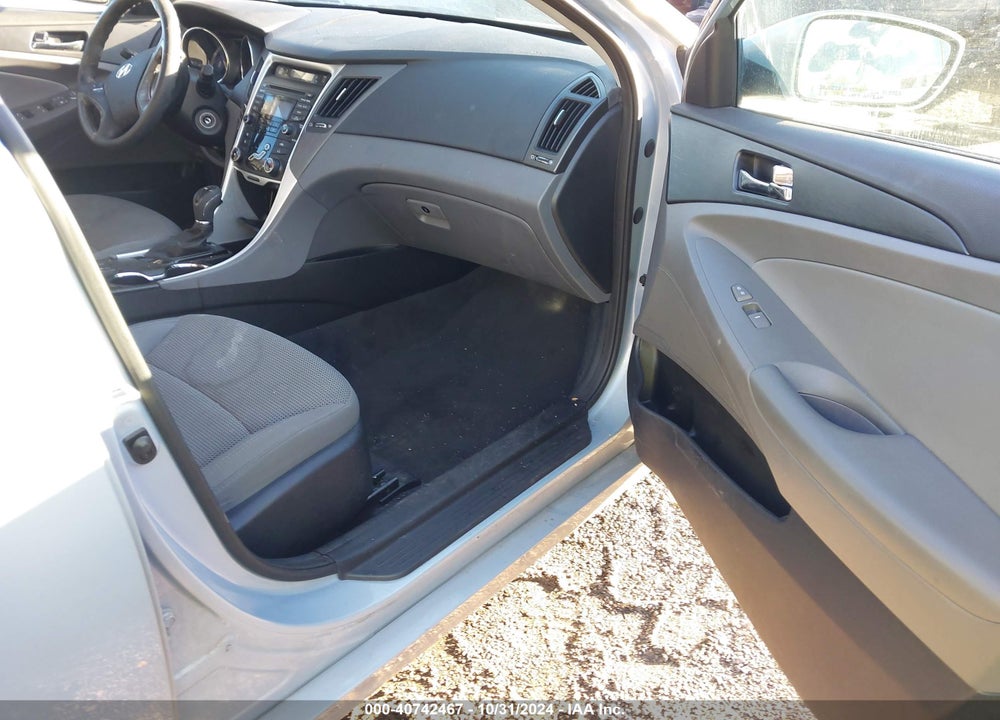2013 HYUNDAI SONATA VIN: 5NPEB4AC8DH704102