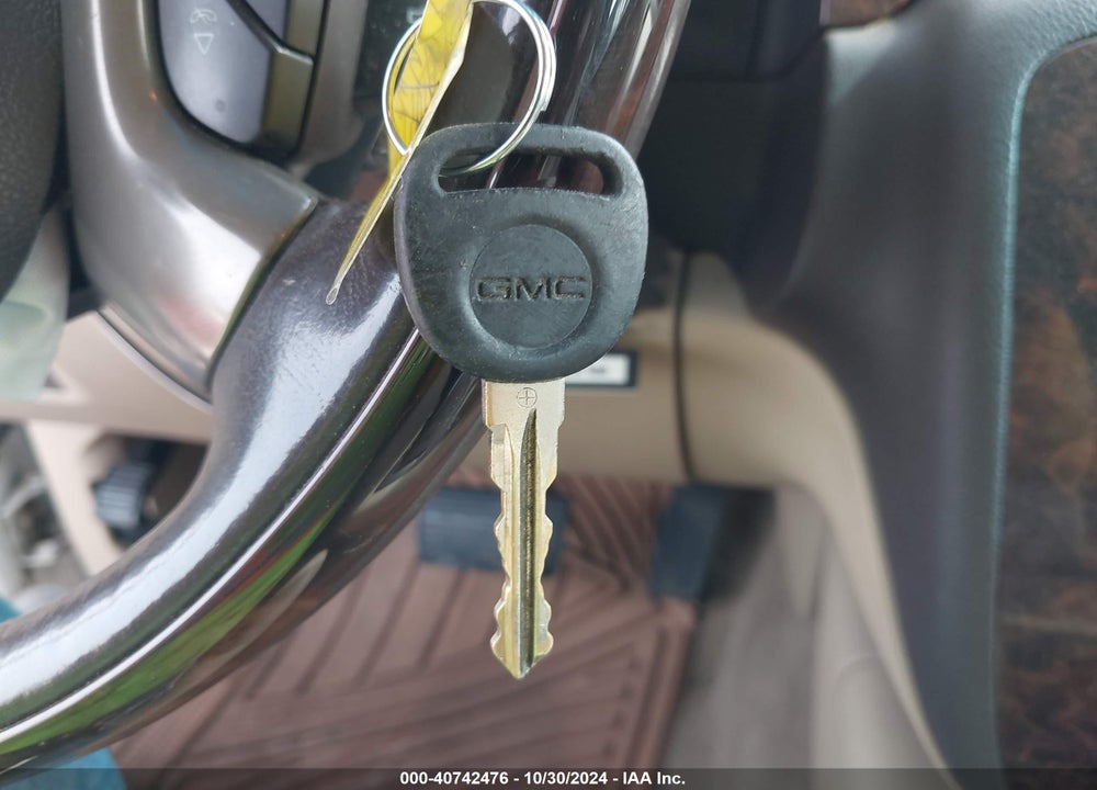 2013 GMC YUKON XL 1500 VIN: 1GKS2MEF0DR211857