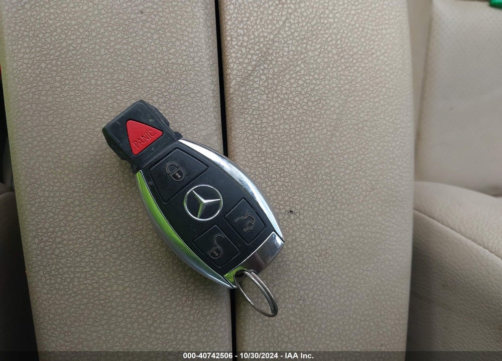 2013 MERCEDES-BENZ C 250 LUXURY/SPORT VIN: WDDGF4HBXDR275487
