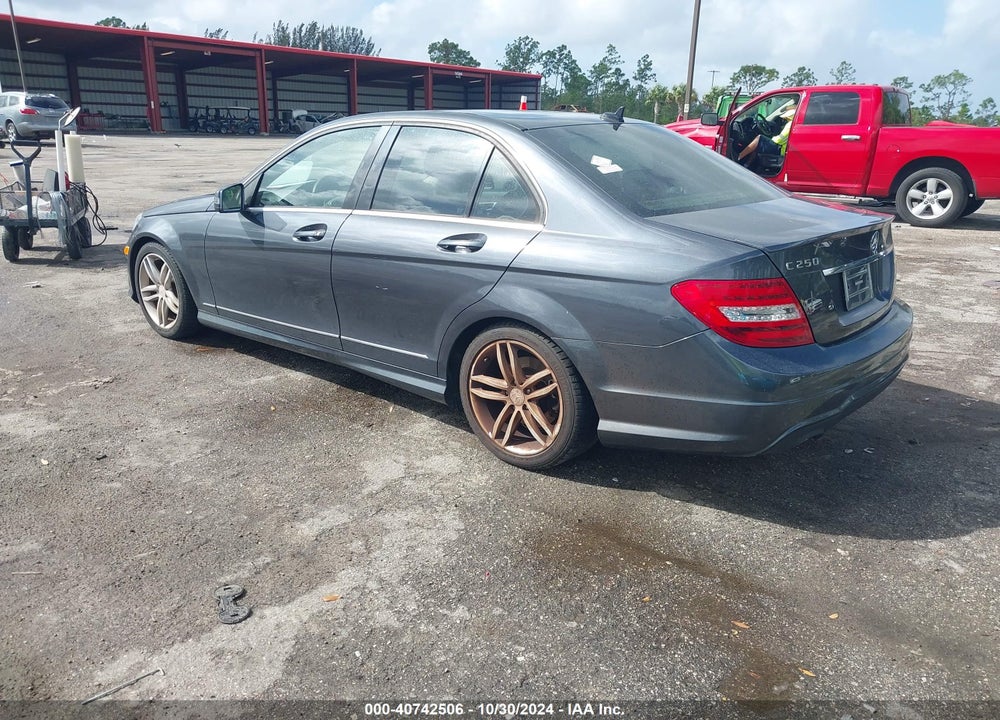 2013 MERCEDES-BENZ C 250 LUXURY/SPORT VIN: WDDGF4HBXDR275487