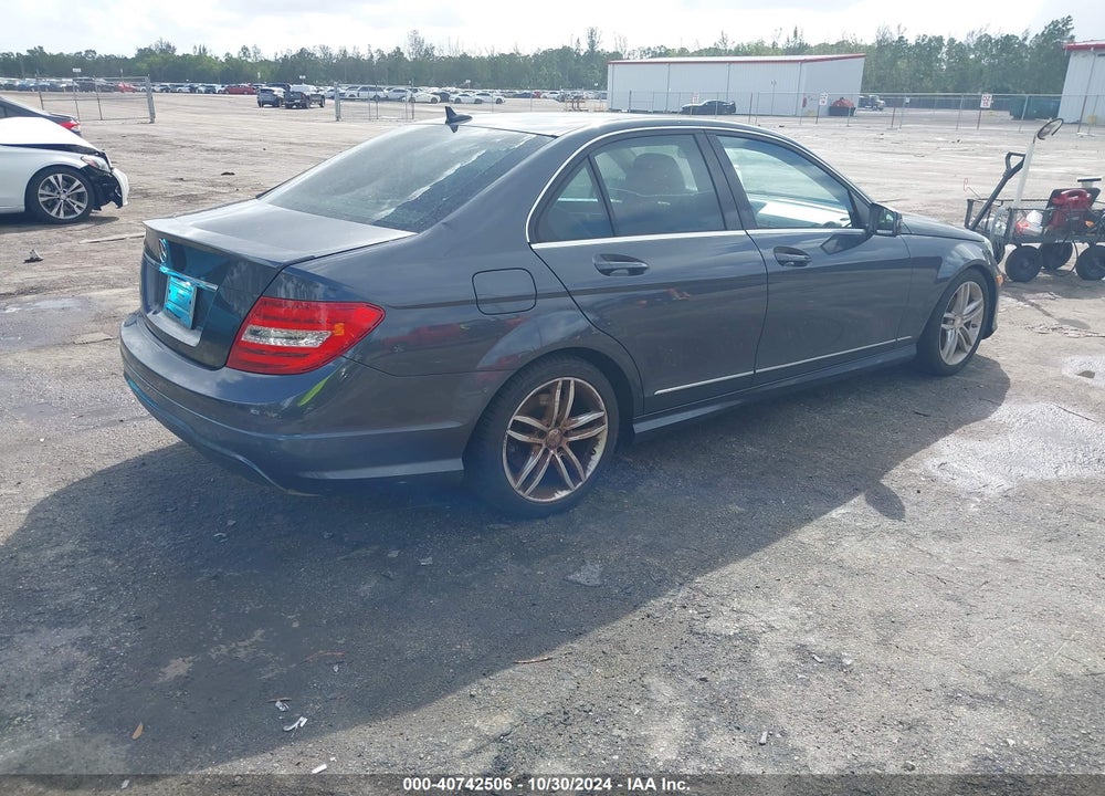 2013 MERCEDES-BENZ C 250 LUXURY/SPORT VIN: WDDGF4HBXDR275487