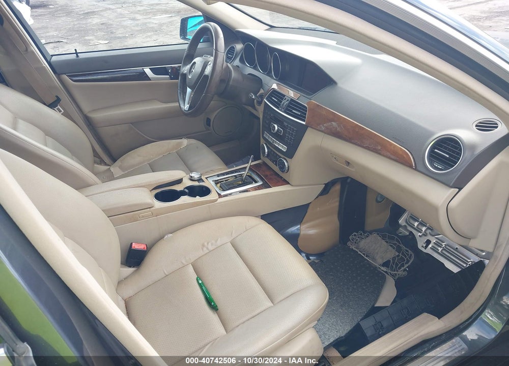 2013 MERCEDES-BENZ C 250 LUXURY/SPORT VIN: WDDGF4HBXDR275487