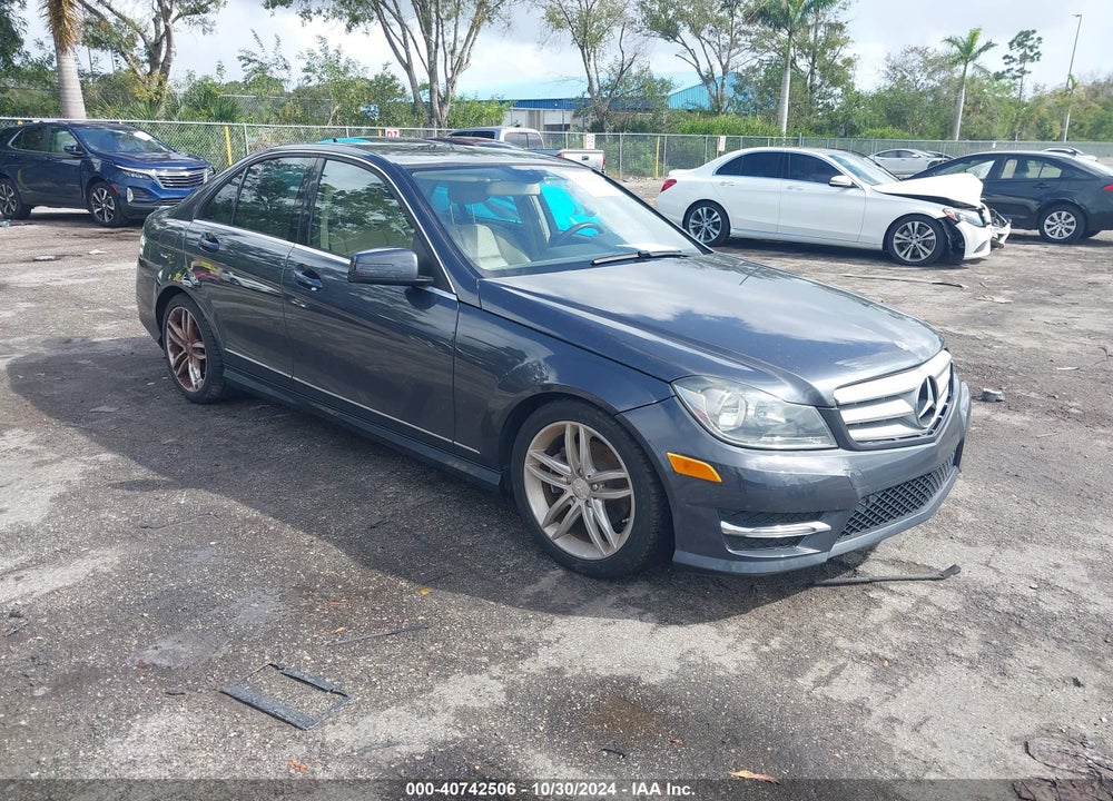 2013 MERCEDES-BENZ C 250 LUXURY/SPORT VIN: WDDGF4HBXDR275487