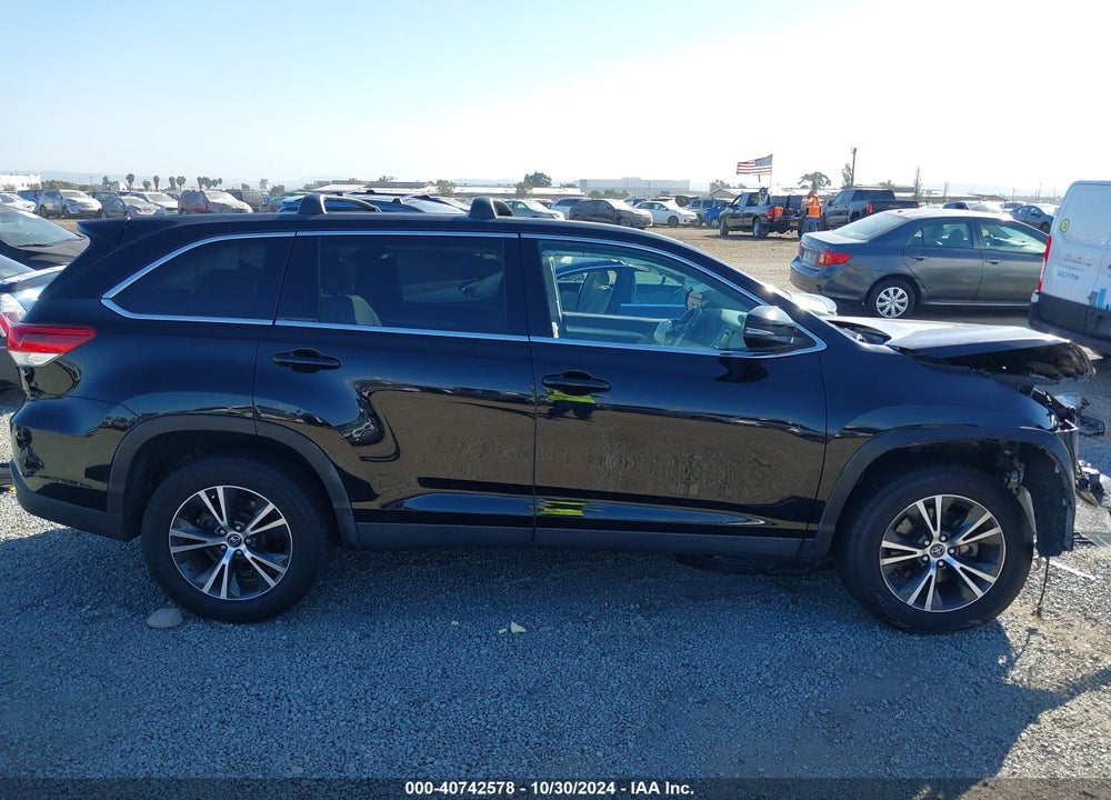 2019 TOYOTA HIGHLANDER LE VIN: 5TDZARFH0KS057448