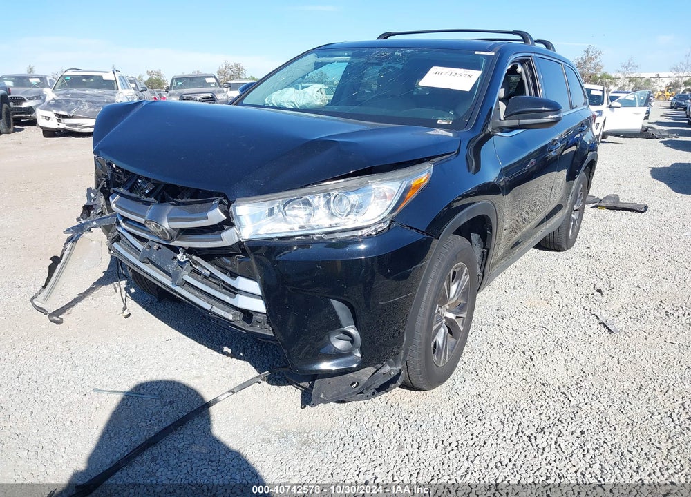 2019 TOYOTA HIGHLANDER LE VIN: 5TDZARFH0KS057448