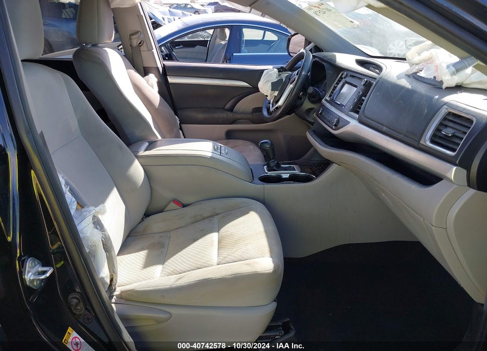 2019 TOYOTA HIGHLANDER LE VIN: 5TDZARFH0KS057448