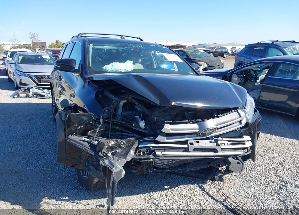2019 TOYOTA HIGHLANDER LE VIN: 5TDZARFH0KS057448