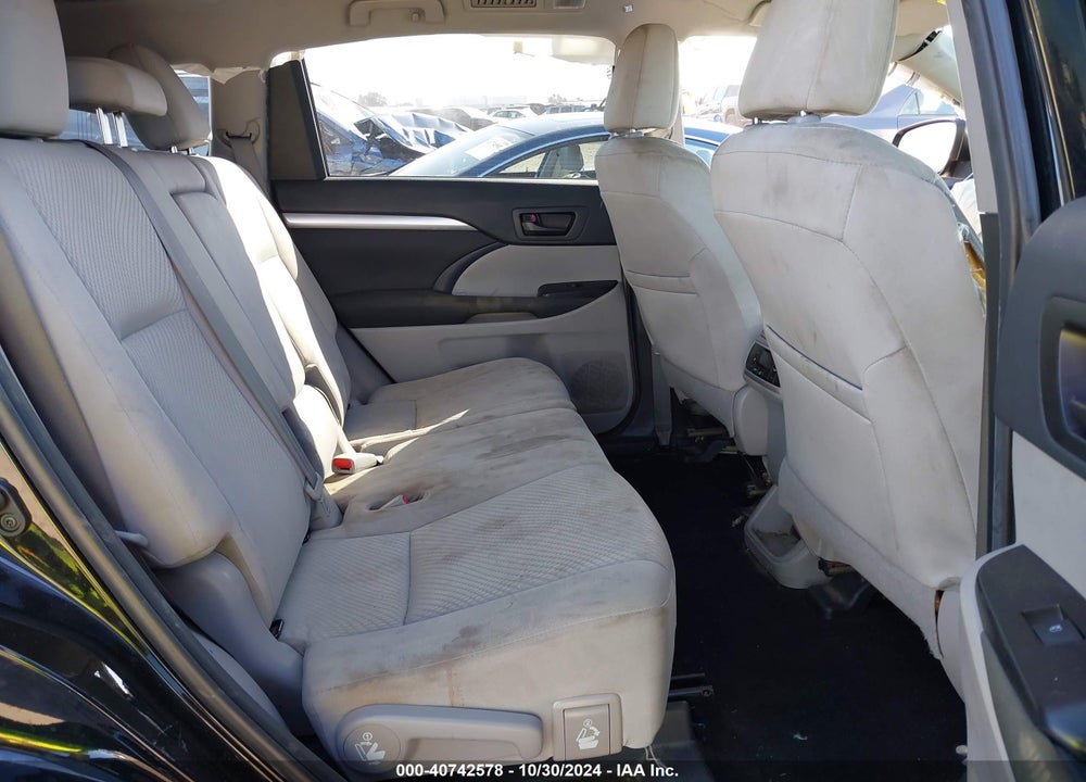 2019 TOYOTA HIGHLANDER LE VIN: 5TDZARFH0KS057448