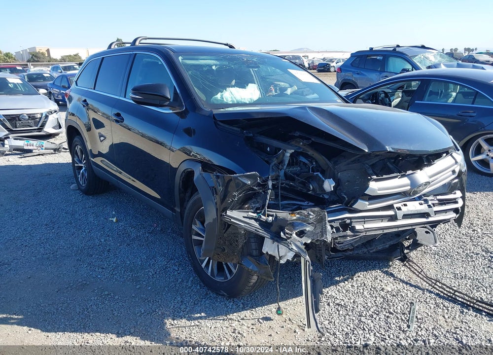 2019 TOYOTA HIGHLANDER LE VIN: 5TDZARFH0KS057448