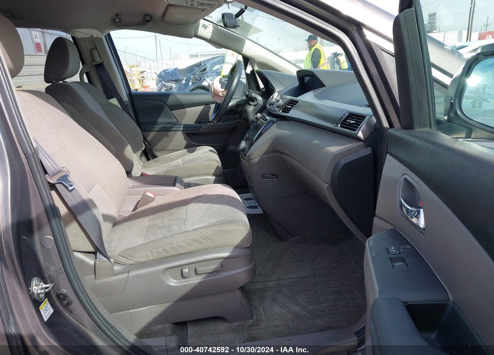 2016 HONDA ODYSSEY SE VIN: 5FNRL5H32GB163030