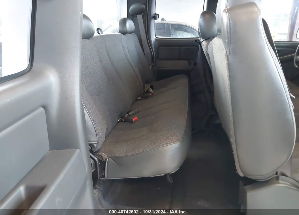 2005 CHEVROLET SILVERADO 1500 LS VIN: 1GCEK19T65E209157