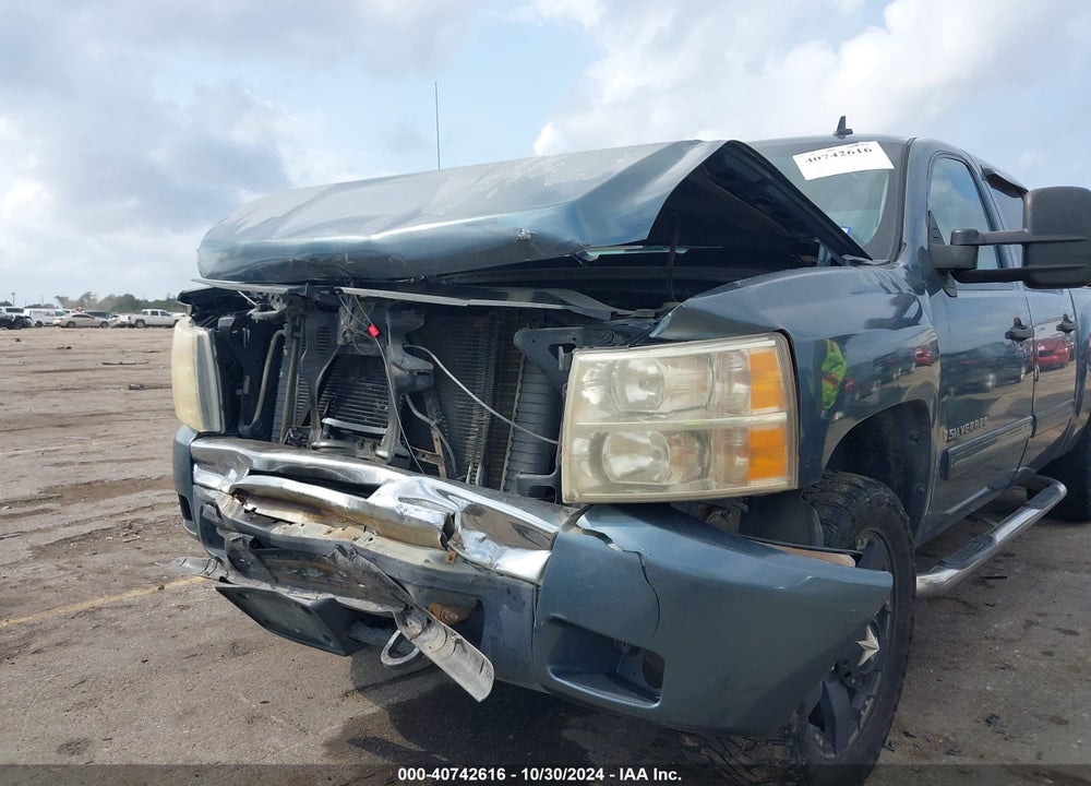 2009 CHEVROLET SILVERADO 1500 LT VIN: 3GCEK233X9G180095