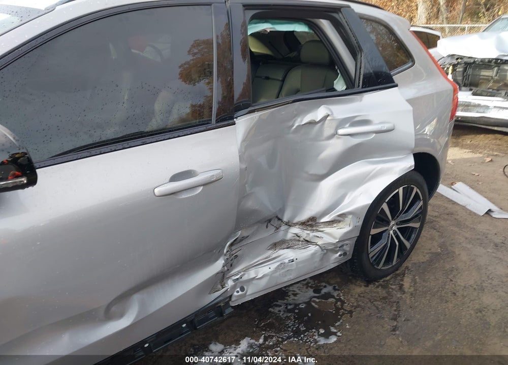 2023 VOLVO XC60 B5 PLUS DARK THEME VIN: YV4L12RW6P1390908