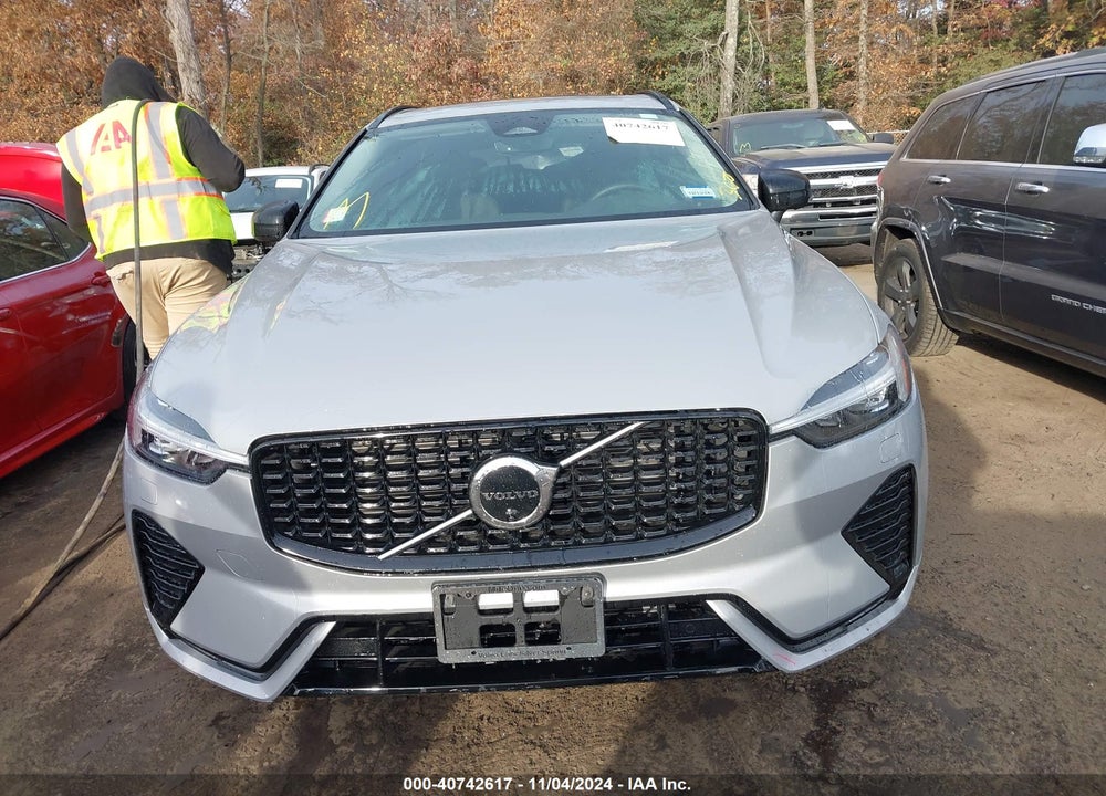 2023 VOLVO XC60 B5 PLUS DARK THEME VIN: YV4L12RW6P1390908
