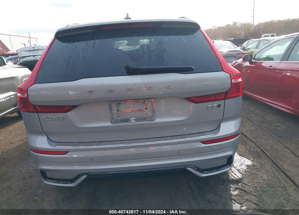 2023 VOLVO XC60 B5 PLUS DARK THEME VIN: YV4L12RW6P1390908