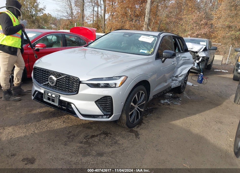 2023 VOLVO XC60 B5 PLUS DARK THEME VIN: YV4L12RW6P1390908