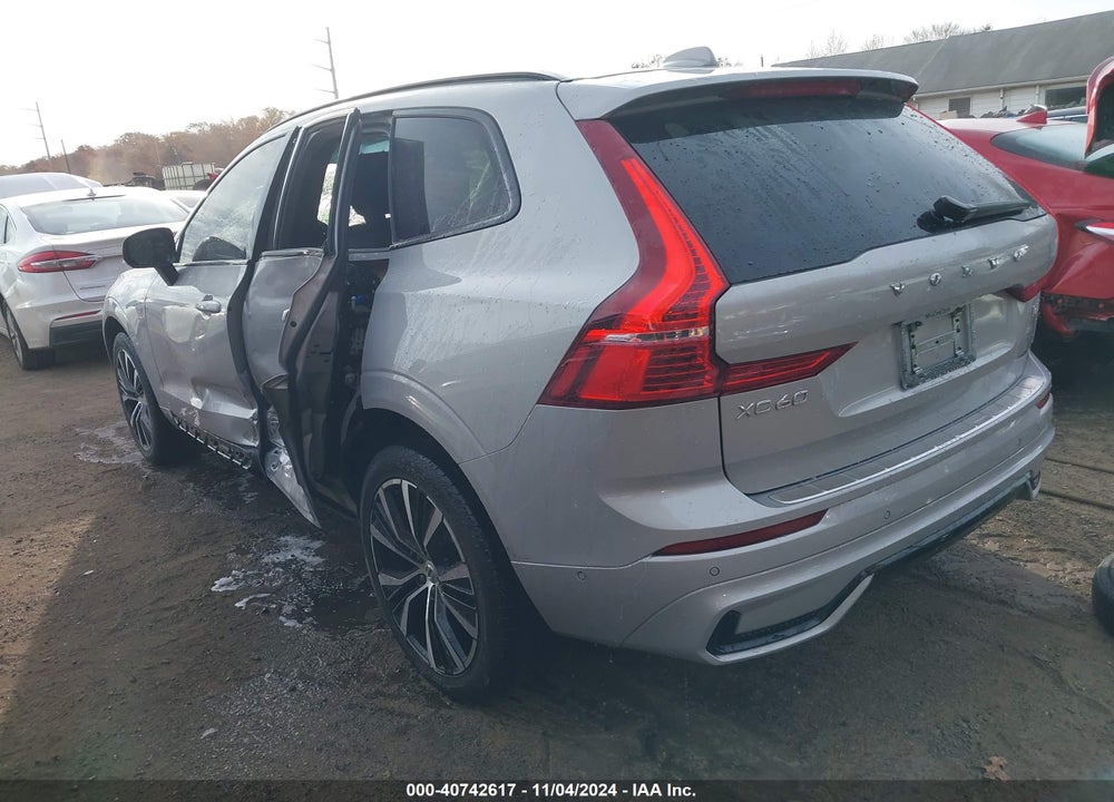 2023 VOLVO XC60 B5 PLUS DARK THEME VIN: YV4L12RW6P1390908