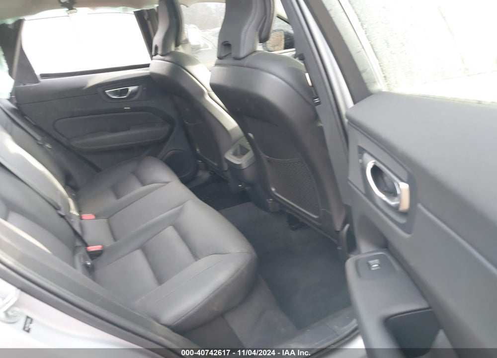 2023 VOLVO XC60 B5 PLUS DARK THEME VIN: YV4L12RW6P1390908