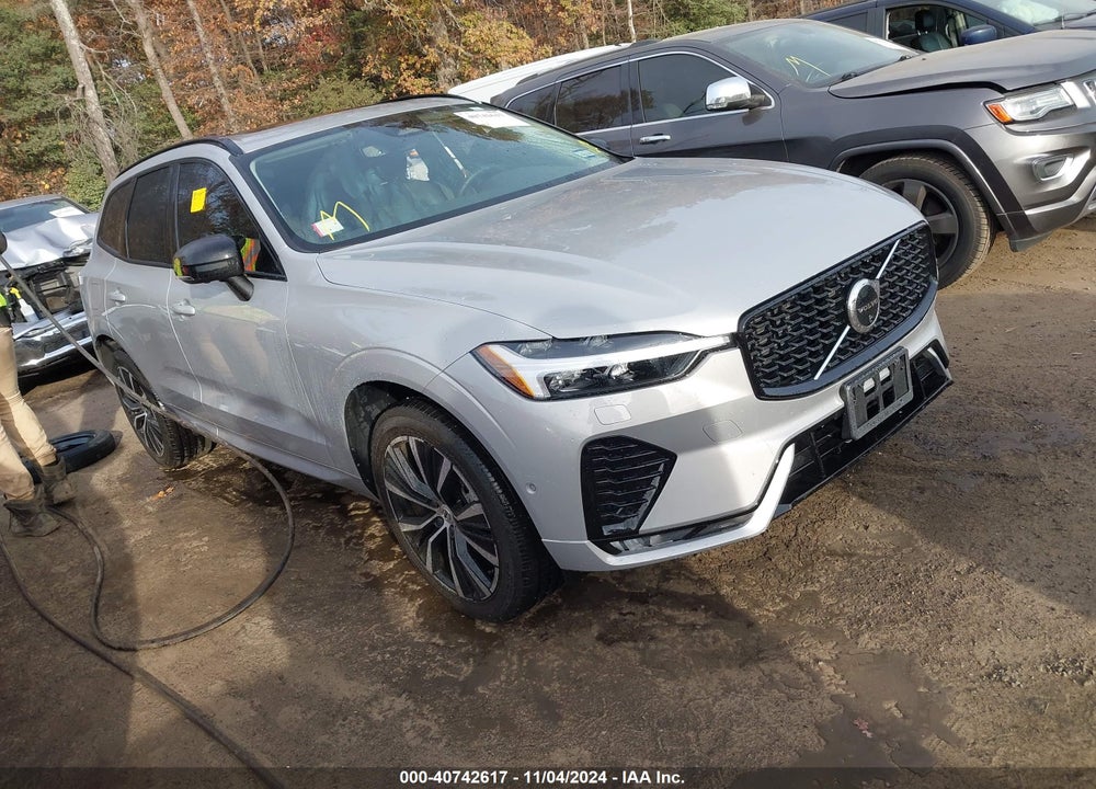 2023 VOLVO XC60 B5 PLUS DARK THEME VIN: YV4L12RW6P1390908