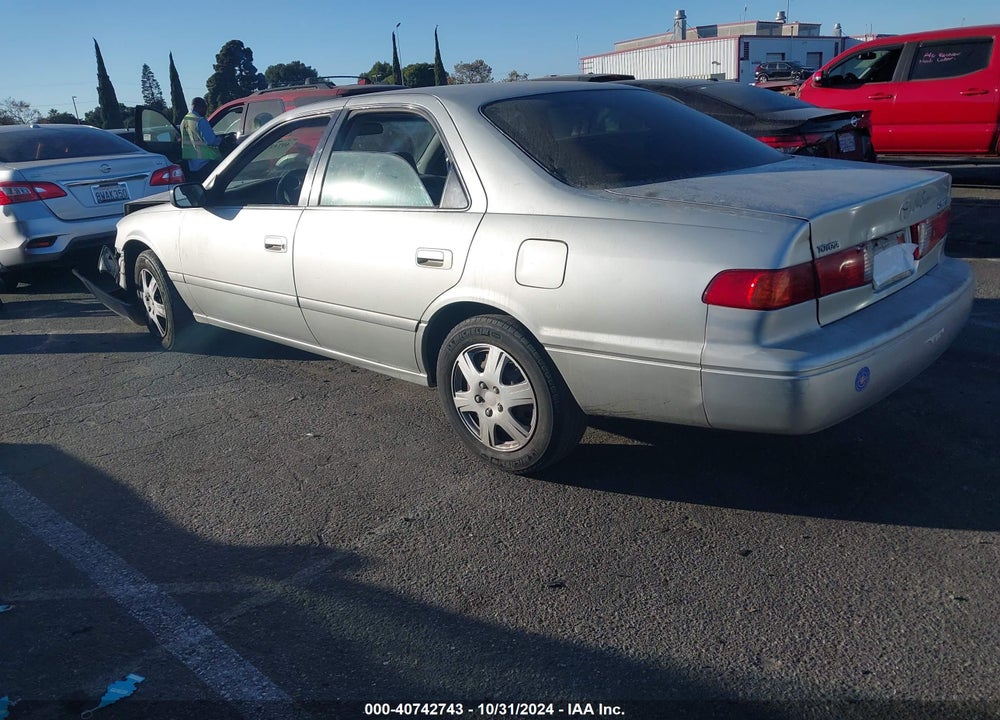 2001 TOYOTA CAMRY LE VIN: JT2BG22K710551812