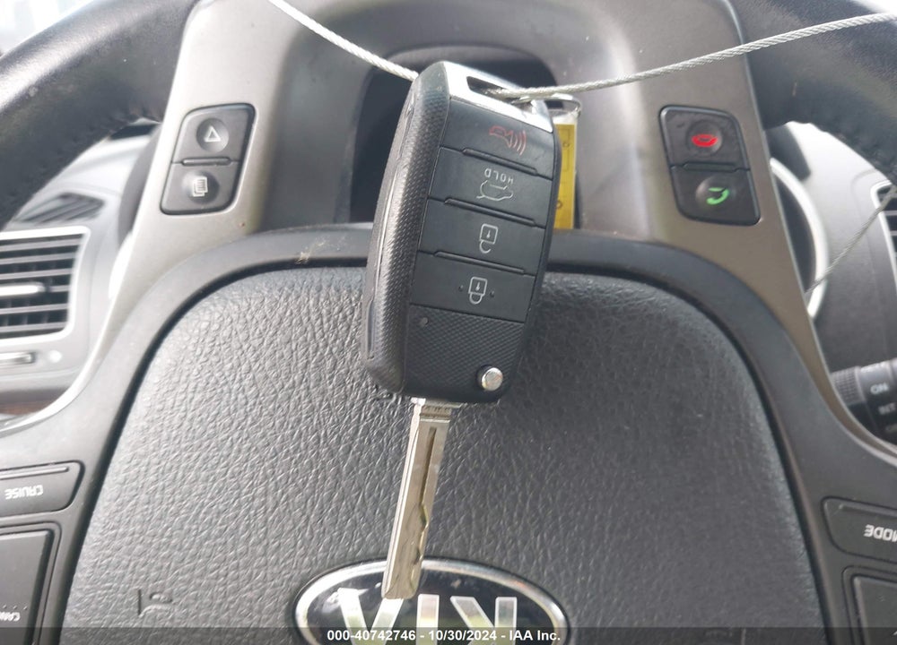 2015 KIA SORENTO LX V6 VIN: 5XYKT4A71FG560552
