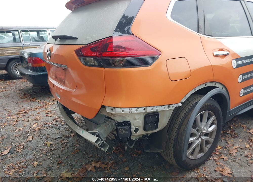 2018 NISSAN ROGUE SV VIN: KNMAT2MT8JP613925