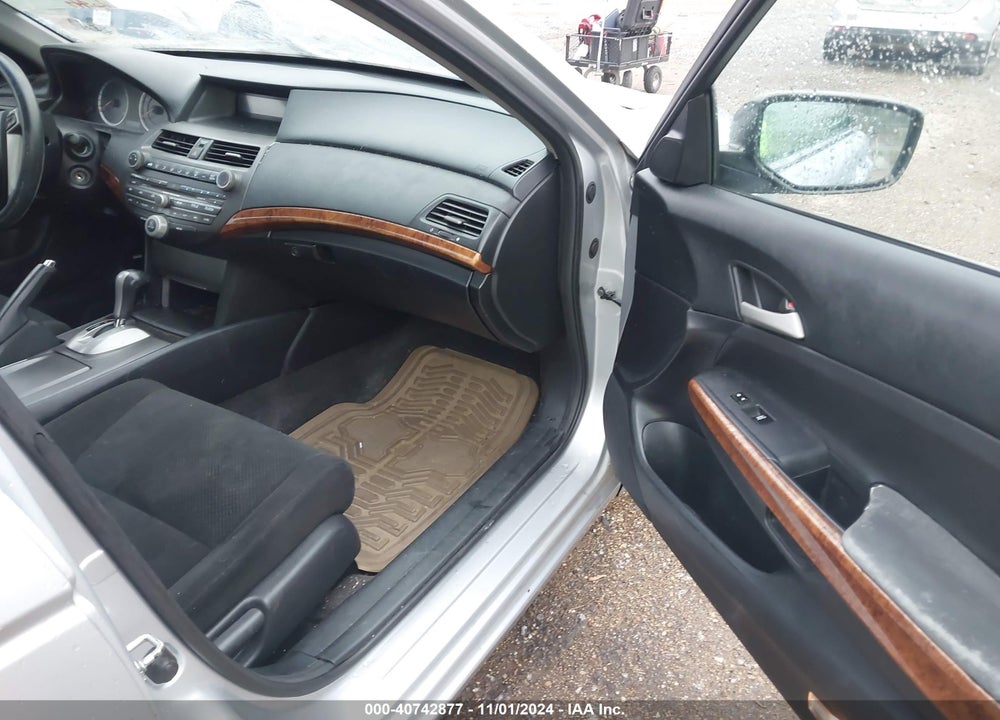 2011 HONDA ACCORD 2.4 EX VIN: 1HGCP2F77BA124094