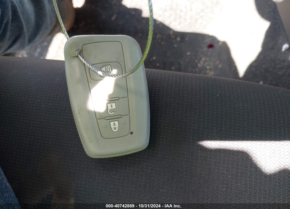 2022 TOYOTA COROLLA SE VIN: JTND4MBE0N3165747