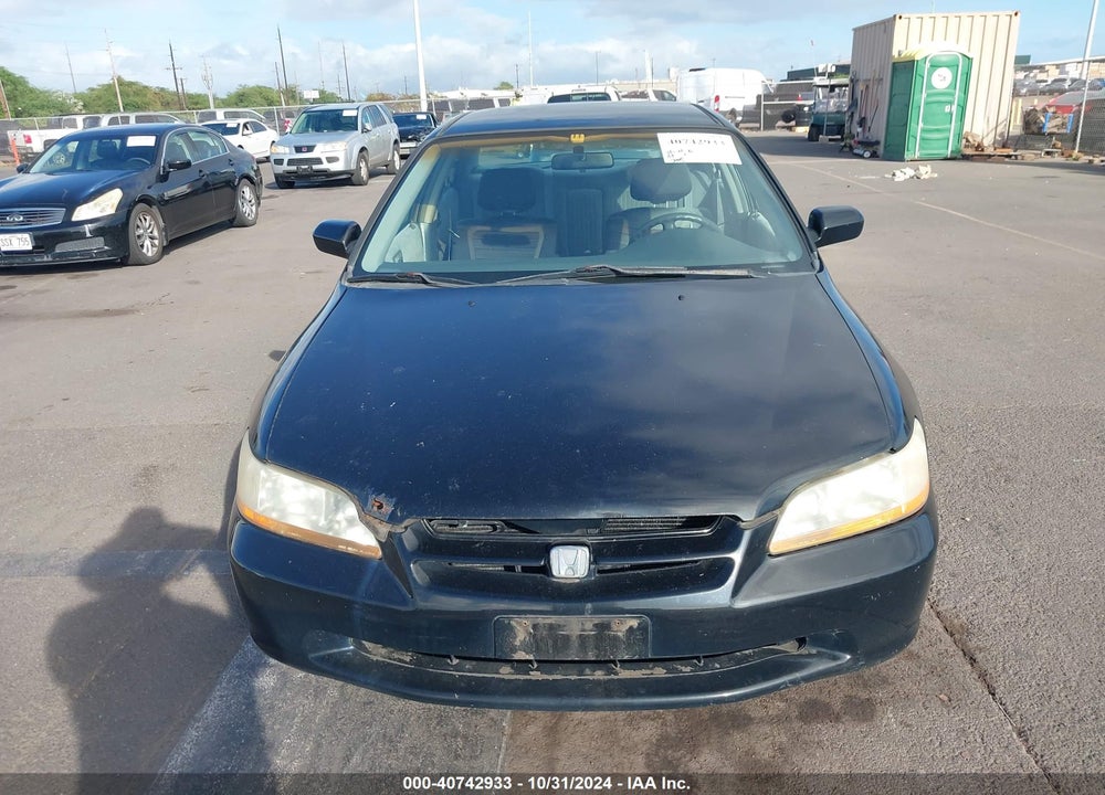 1998 HONDA ACCORD LX VIN: 1HGCG5643WA117155