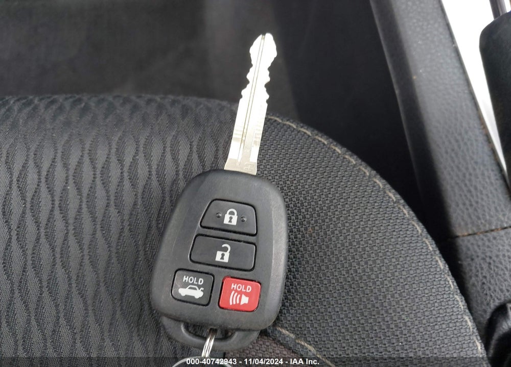2019 TOYOTA COROLLA LE VIN: 2T1BURHE1KC164187