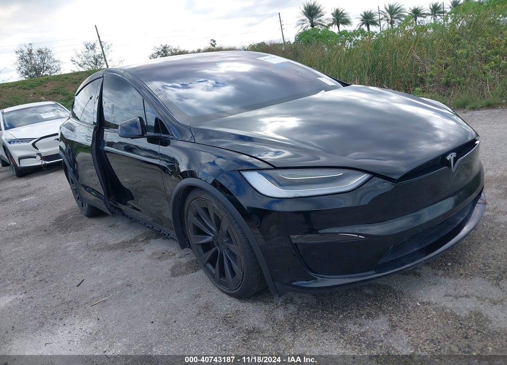 2022 TESLA MODEL X PLAID TRI MOTOR ALL-WHEEL DRIVE VIN: 7SAXCBE69NF331976