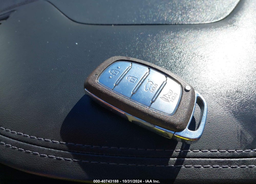 2017 HYUNDAI TUCSON LIMITED VIN: KM8J3CA24HU582827