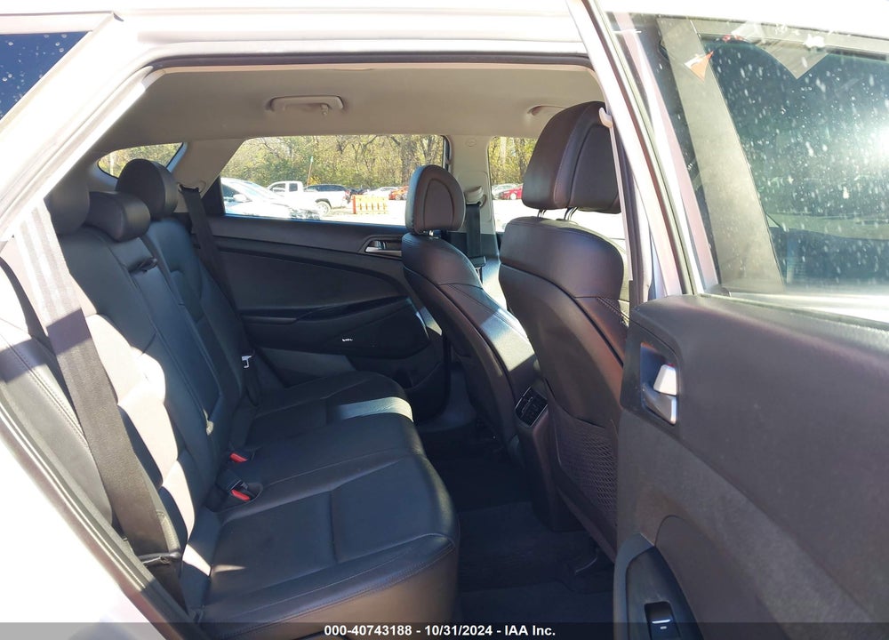 2017 HYUNDAI TUCSON LIMITED VIN: KM8J3CA24HU582827