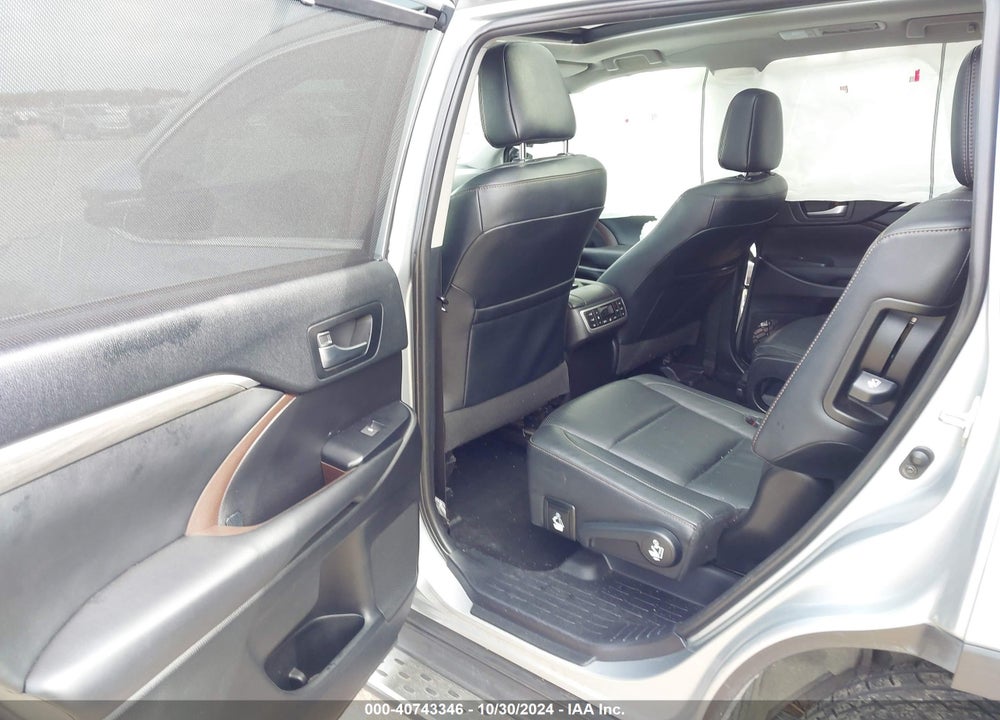 2019 TOYOTA HIGHLANDER LIMITED/PLATINUM VIN: 5TDYZRFH6KS323530